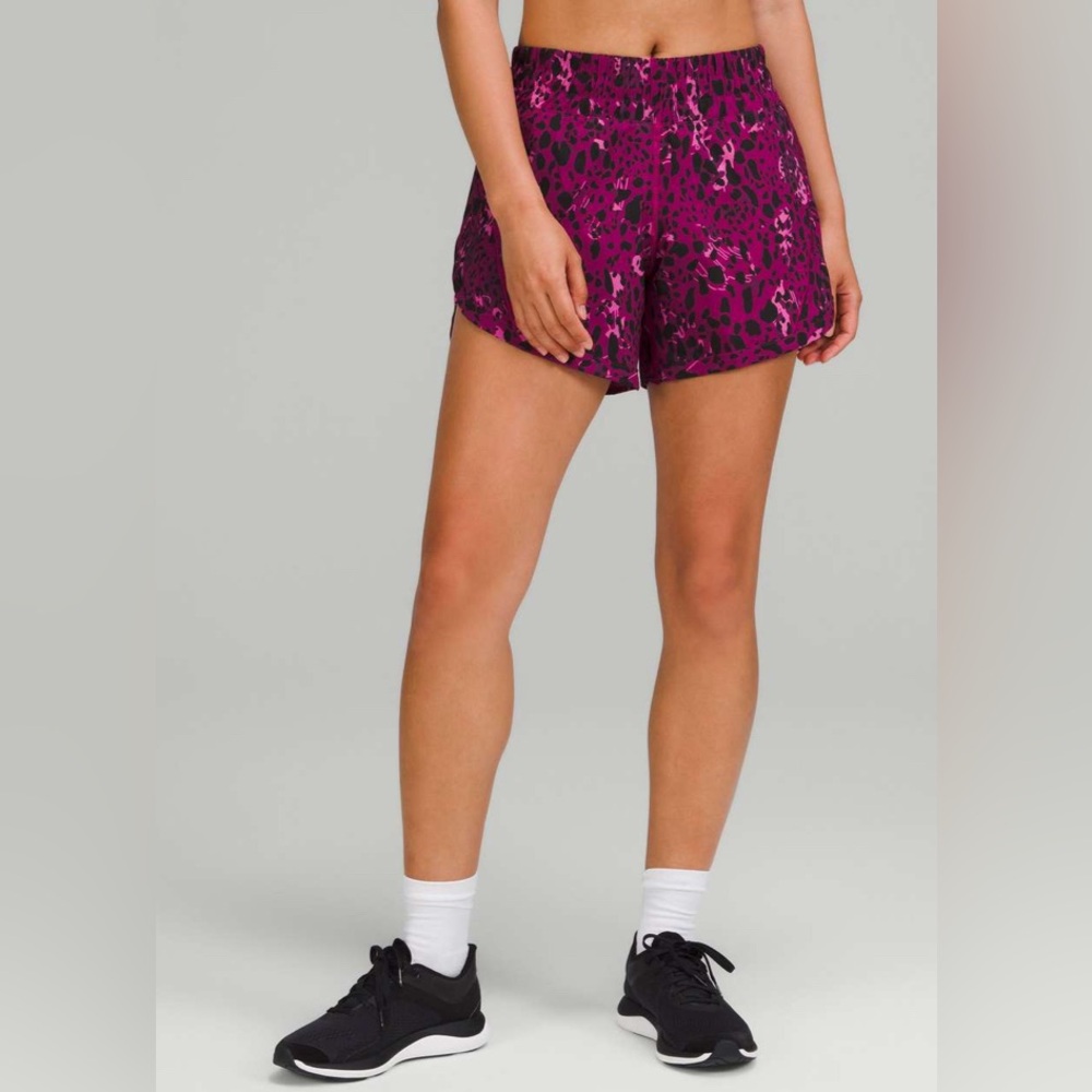 (#41)LULULEMON Track That Mid-Rise Lined Short 5"Cheetah Camo Magenta Purple